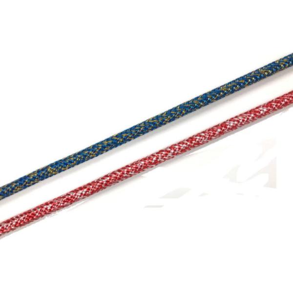外皮ポリエステル100%、芯ダイニーマ100%の構成からなるロープです。レーシングディンギーの各種コントロールロープなどに最適です【メーカー】・ウイングロープ【カラー】・ブルー　レッド【破断強度】・1600kgこちらの商品は1メートル単位で...