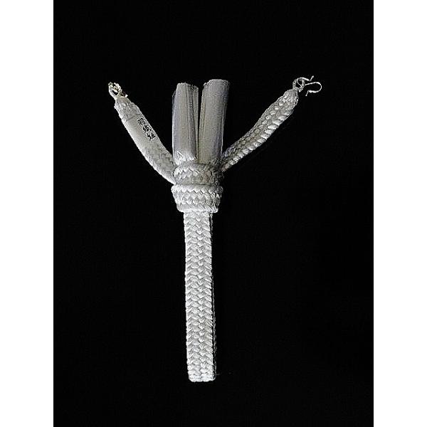 皆中から京都の組紐屋さんに依頼した別注の組紐の羽織紐をご用意しました！白の礼装用で、組紐、レーヨン１００％のため絹の風合い。汚れたら洗濯可能です。こちらは組紐です。■こちらの【33番】平打ち→平打ちはどちらかというと、奉職時の普段使い向けで...