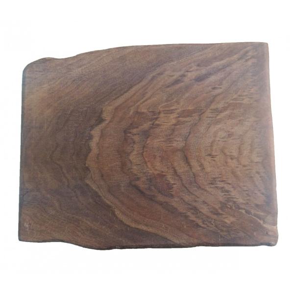 玄関先や床の間などにアクセントとして1枚板の花台はいかがでしょうか？自然な木材の美しい杢目や形状を生かし、丁寧に磨き上げて塗装を施しました。商品の性質上、同じ物は1つと無い全て1点物になります。素材の良さを引き出す為、オイル塗装で仕上げてお...