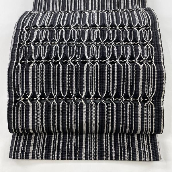 袋帯 美品 名品 縞 幾何学模様 黒灰 お太鼓柄 正絹 中古 袋帯 美品 名品 縞 幾何学模様 黒灰 お太鼓柄 正絹 中古