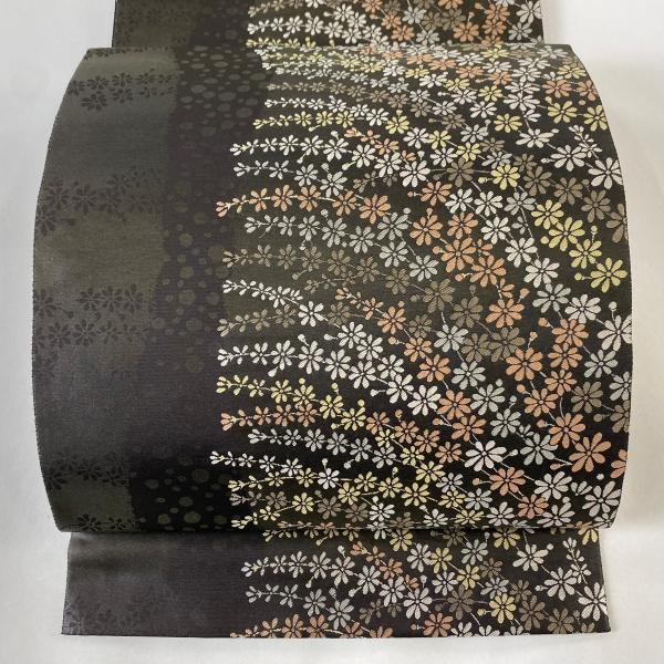 【美品】袋帯　本珊瑚　玉蟲金彩　作家物　六通　落款あり 袋帯 美品 逸品 となみ織物 落款あり 花 焦茶色 六通 正絹 中古 在庫