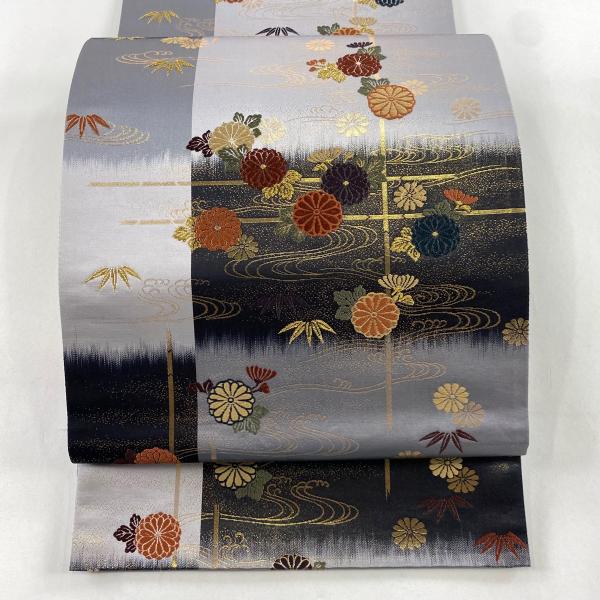 美品 袋帯 秀品 菊 流水 金糸 箔 灰色 六通 正絹 中古 : リユース