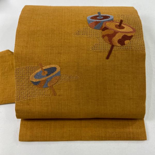 ☆ 名古屋帯 紬 刺繍柄 汕頭刺繍 相良刺繍 花唐草模様 黄橡色 O-5083 名古屋帯 紬 刺繍柄 汕頭刺繍 相良刺繍 花唐草模様 黄橡色 O-5083