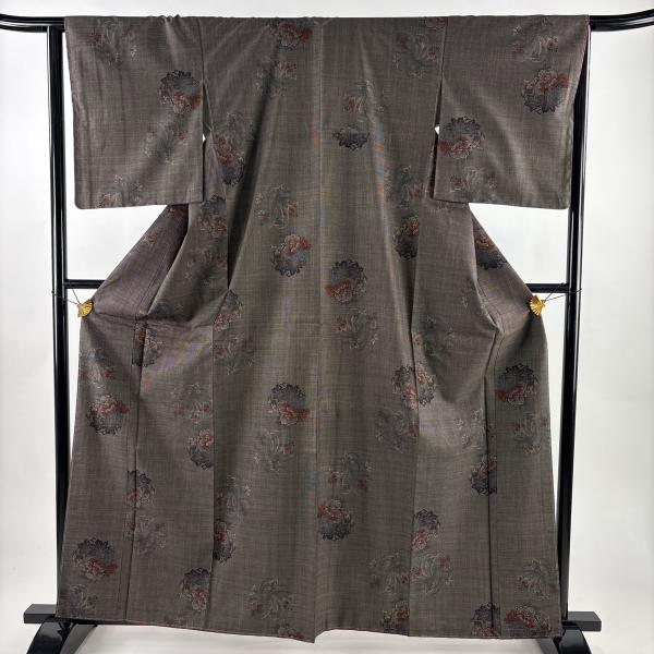 未使用　正絹　袷　縞柄　大島紬（旗印　証紙あり） 身丈（肩から）161㎝ 美品 大島紬 身丈164.5cm 裄丈66cm M 袷 純泥染 証紙あり 華文 唐草