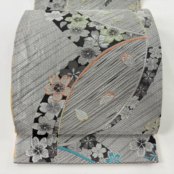美品 袋帯 秀品 桜 桜の花びら 銀糸 箔 黒 六通 正絹 中古 : リユース