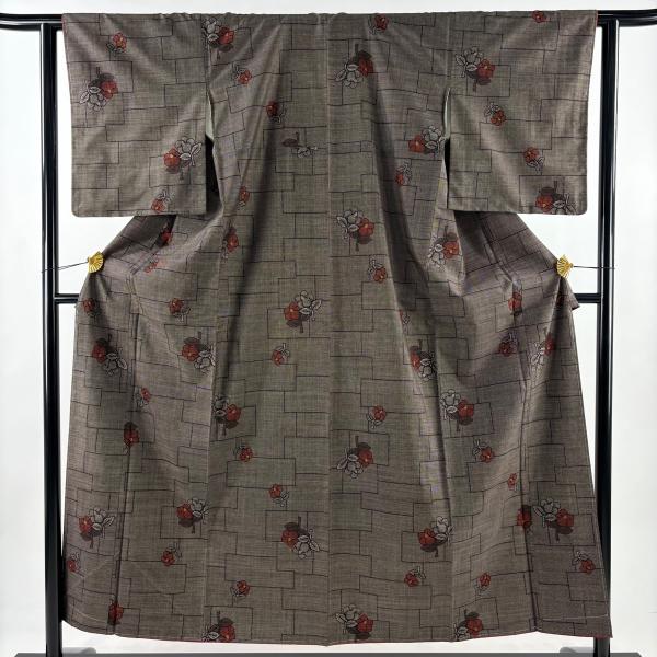 美品 紬 身丈155cm 裄丈62cm S 袷 椿 幾何学 焦茶色 正絹 秀品 中古