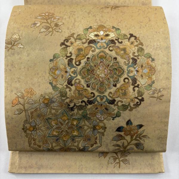 袋帯 名品 落款あり 華文 草花 金彩 螺鈿 金色 お太鼓柄 正絹 中古