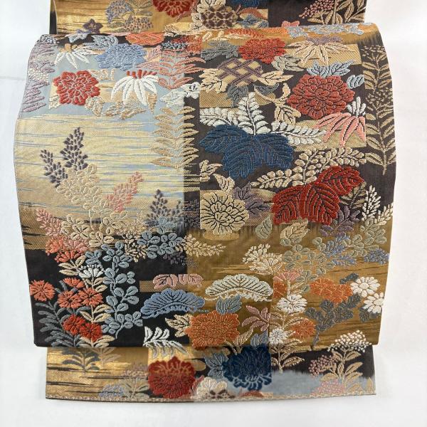 美品 袋帯 名品 関西仕立て 草花 霞 箔 金銀糸 山吹茶色 六通 正絹