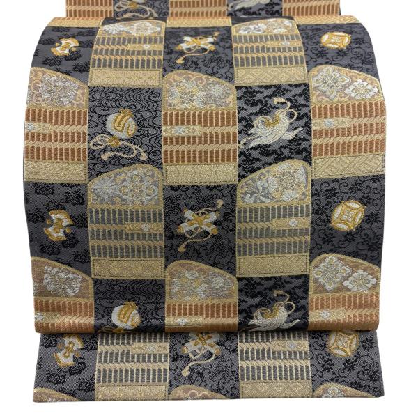 美品 袋帯 秀品 鎧威 宝尽くし 金銀糸 箔 灰色 六通 正絹 中古
