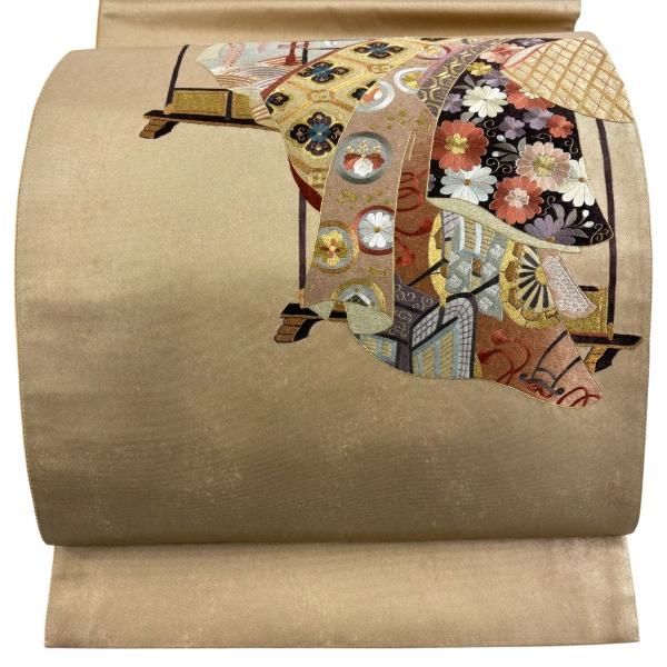 【美品】袋帯　超細かな蘇州刺繍　本金箔　金銀糸刺繍　お太鼓柄　柔らかめ 美品 袋帯 秀品 誰が袖 草花 蘇州刺繍 金糸 ベージュ お太鼓柄 正絹