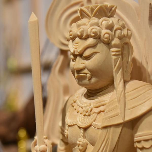 木彫り仏像 【不動明王立像】 火炎光背四角台 桧木 立6.0寸 総高 木彫り仏像 【不動明王立像】 火炎光背四角台 桧木 立6.0寸 総高