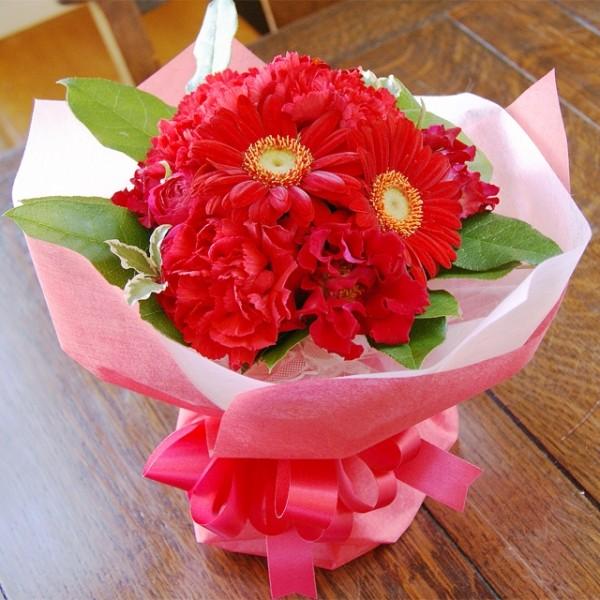 母の日 カーネーションの花瓶のいらない花束 ブーケ 赤系 早期予約ポイント１０倍 04dc191 10off 花ギフト山形産果物野菜花樹有 通販 Yahoo ショッピング