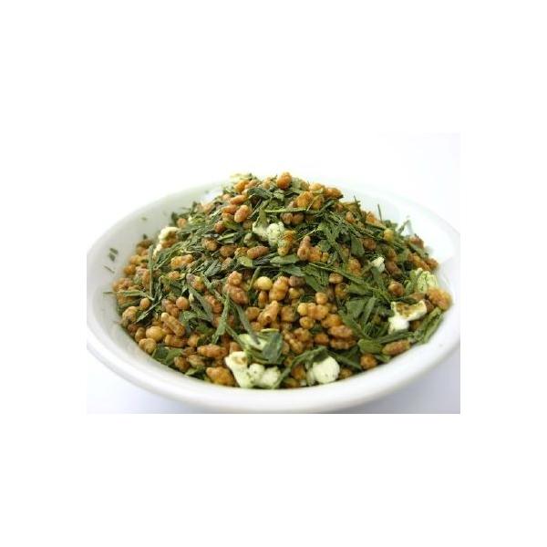 名　称：　抹茶入り玄米茶 原材料：　緑茶・炒り玄米産　地：　国内産内容量：　１００ｇ×３袋 賞味期限：製造日より１０ヶ月 保存方法：高温多湿を避け移り香ににご注意ください。　　　　　冷蔵庫での保管をお勧めします。　　　　　開封後はお早めにお...