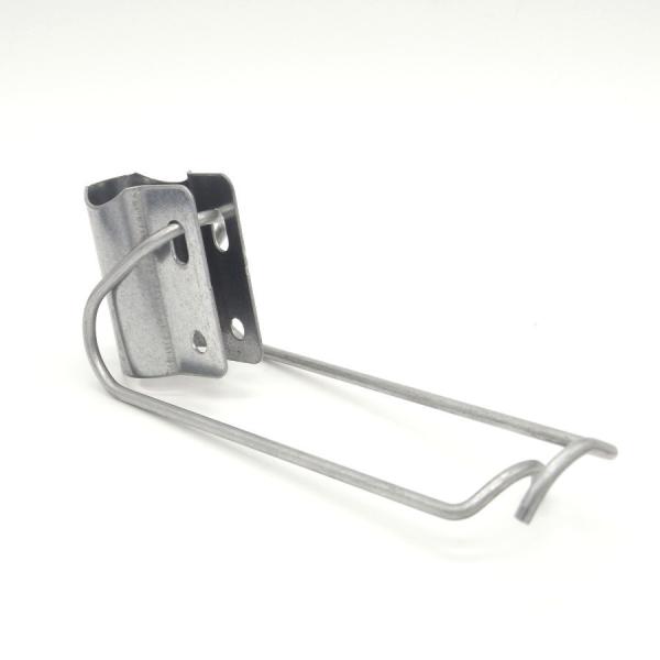 ハウス本体の両端で曲パイプに直パイプを連結する部品