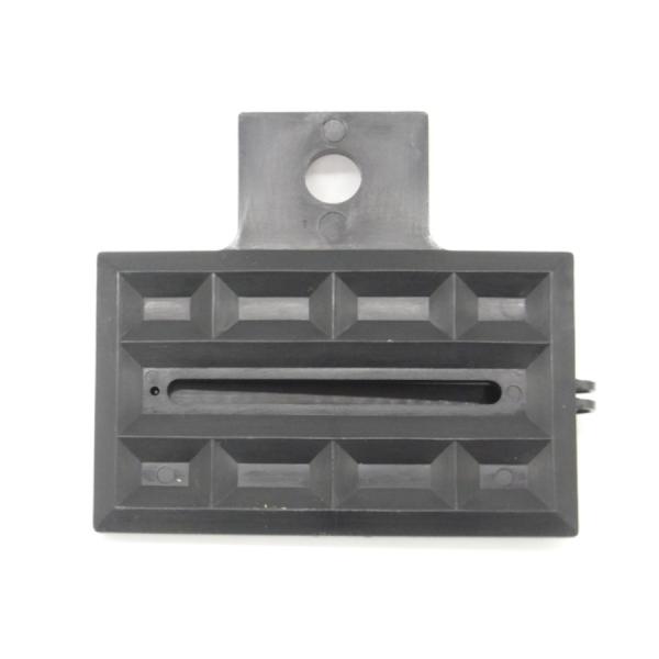 簡単な作業で潅水チューブ内の水を止水することができます。敷設された潅水チューブの末端部だけでなく中間部でもご使用できます。