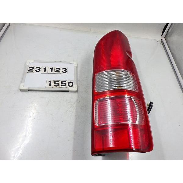 ハイエース CBF-TRH226S 右テールランプ リアフォグ付 81550 ハイエース CBF-TRH226S 右テールランプ リアフォグ付 81550