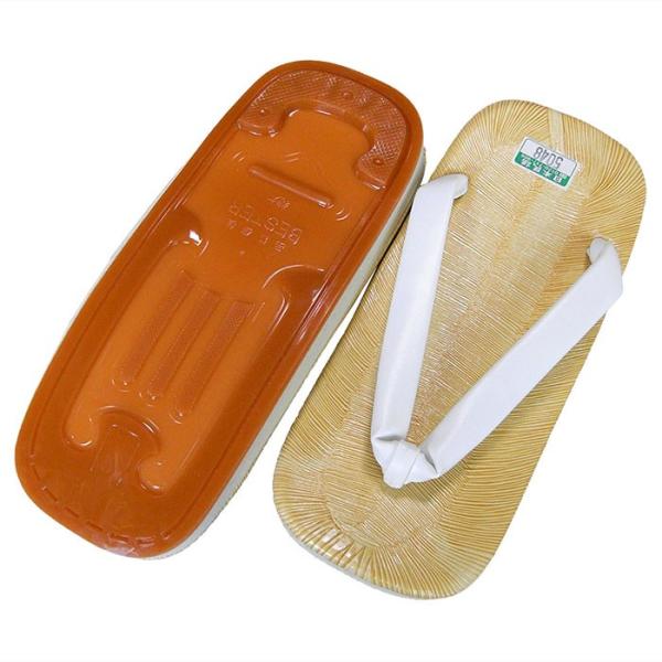 コンクリートやタイル、リノリウムやフローリングなどあらゆる床材に食い付きが良く、濡れた床面でも滑りにくいアメ底草履（白鼻緒）です。男女兼用。台は、ノザキ表（竹を薄く裂いて編んだ伝統的な草履・雪駄表）をイメージした薄茶＆茶の変り縞模様のザラッ...