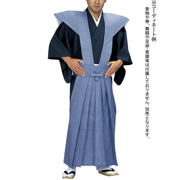 藍地に極細鮫小紋の裃（肩衣「かたぎぬ」と袴のセット）です。味わいのある綿の素材感が魅力です。袴はうまのり型。肩衣の胸部には、竹ヒゴを入れフェルトを当て、肩衣本来の角ばったシルエットを実現しました。長時間着ても型崩れせず、美しい肩姿が持続する...