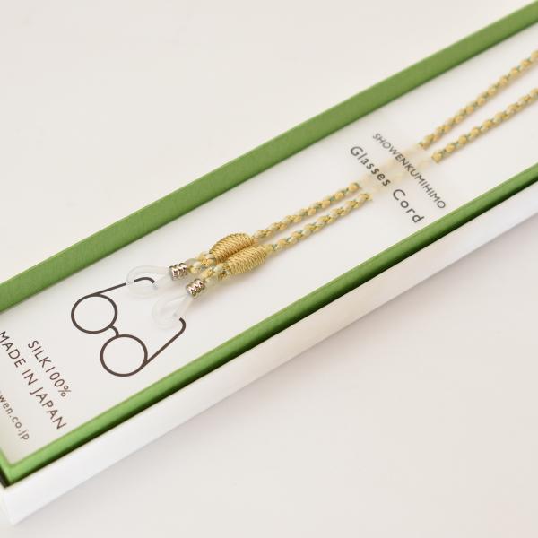 昇苑くみひも GC-112 正絹グラスコード「四つ組 金」【昇苑くみひも 正絹グラスコード「四つ組 金」】特に女性の方に喜んでいただけるように、繊細さと煌びやかさにこだわったグラスコードです。四つ組とは、四つの玉(おもり)を使う組み方で組紐...