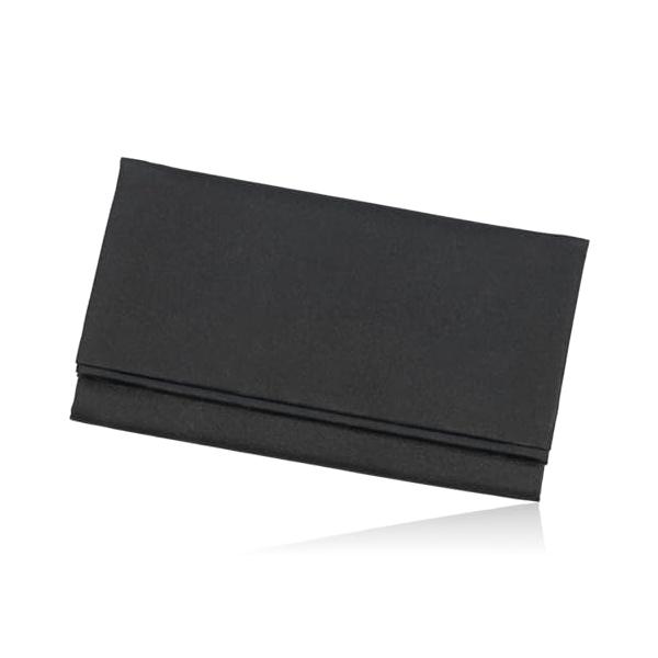 *漆黒の深みが重みを帯びる、フォーマルブラックふくさ。悼む気持ちを深く表現する漆黒の黒が、重厚な印象を与えます。優雅なサテン生地が、悼む心を静かに包み込みます。*サテン生地の優雅な光沢が、静謐な雰囲気を醸し出し、心を優しく包み込みます。不祝...