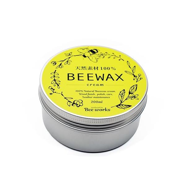 長野、岐阜、北海道で採れた国産蜜蝋、亜麻仁油、杉エキスによる100%天然素材で製造した蜜蝋ワックスです。小さいお子様がいるご家庭でも安心してお使いいただけます。乾性オイルの亜麻仁油と蜜蝋が木材や革に浸透するとともに、表面に薄い塗膜を作ってフ...