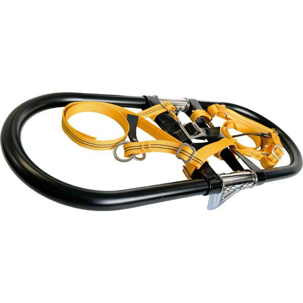 ポリウレタンデッキベルトにより、湿気の多い雪のときでも足下に雪団子がつきにくい。クロスベルトは二重リングの固定式で破損の心配がない。●サイズ／ワンサイズ長さ45、幅19（cm）●フレームカラー／ブラック● 重量／500g（片方）