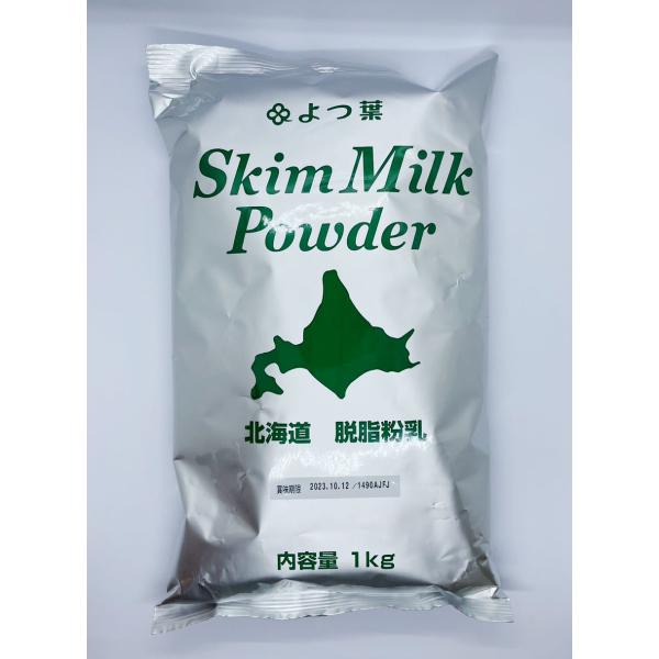 【商品名】よつ葉　脱脂粉乳　１ｋｇ【商品特徴】北海道産の生乳から乳脂肪分を除去した「脱脂乳」を乾燥させたもの。【原材料内容】生乳【保存方法】（高温、多湿、直射日光を避け、常温で保存）【成分規格100g当たり】エネルギー：356kcalたんぱ...