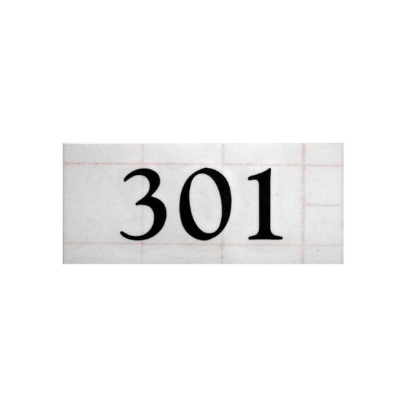 文字高さ　：　H18ミリシールサイズ　：　H30ミリxW70ミリ※発注時にカラーと必要ナンバー(数字3ケタ)を指定してください。色は2種類ございます。BK　ブラックWH　ホワイト※納期受注後約1週間です。※カラーの指定がない場合はブラックで...