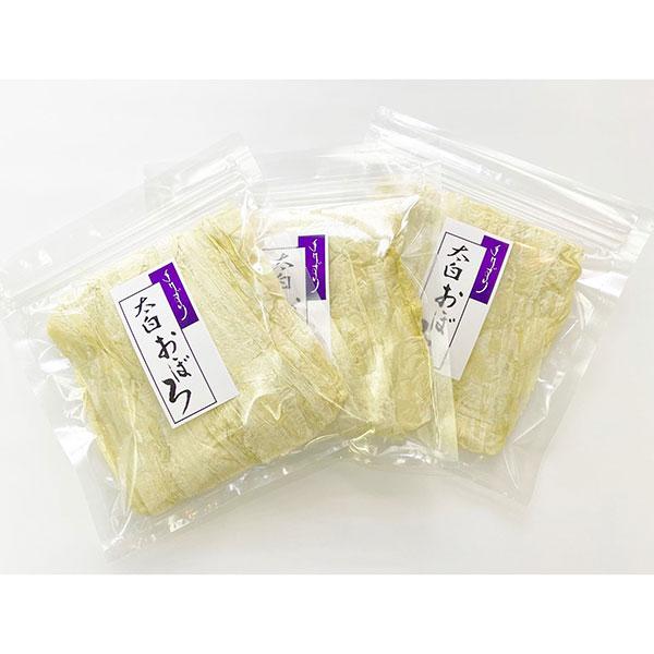 伝統ある技法で、職人が丹精込めて削り上げた高級おぼろ昆布です。「お吸い物」、「お味噌汁」にふわっと浮かばせてお召し上がりください。 ご家庭用に、又　贈り物に如何でしょうか。