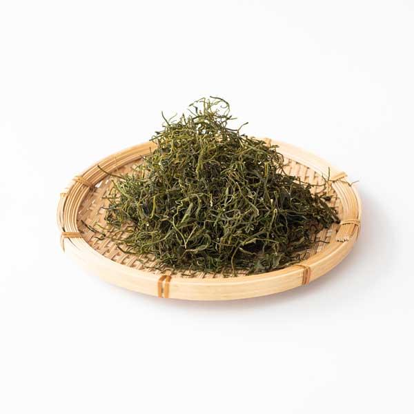 【商品について】めかぶは、わかめの下部にある折れ重なった厚いひだ状の部分を指し、わかめの栄養素が凝縮されている部分です。食べる分だけ水に10分ほど浸しお召し上がりください。酢の物や、汁物、納豆に混ぜたりなどお好みでお召し上がりください。