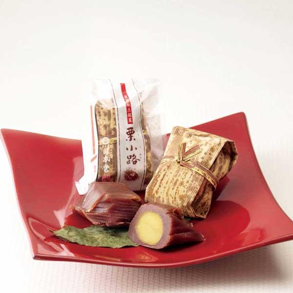 国産大粒渋皮栗をじっくりと蜜に漬込み、自慢の蒸し羊羹で丸ごと一粒包みあげた、お一人サイズの栗蒸し羊羹です。竹皮で包んだ生地は竹の香りや、竹の筋が五感をそそります。防腐剤・添加物は一切使ってませんので安心してお召し上がり下さいませ。お菓子はな...