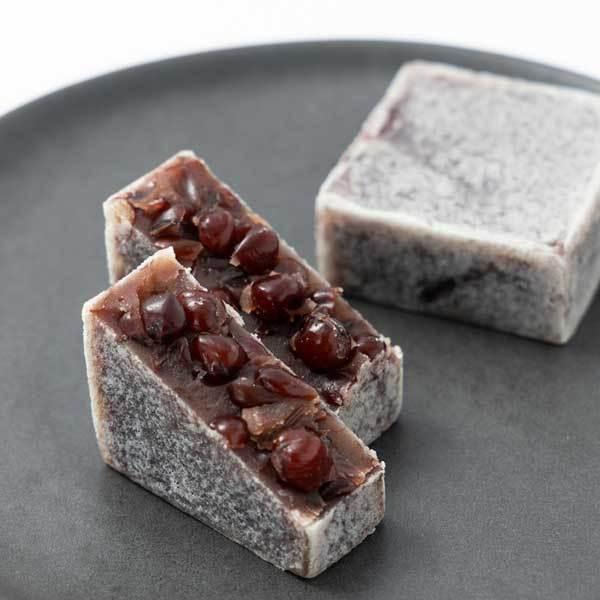 【商品について】砂糖を使わないおいしいきんつばは、麦芽糖の淡泊な甘みがあり、砂糖のべたつく食後感がありません。一つひとつ職人の手によってていねいに作られる、小豆の香りを感じるきんつばです。