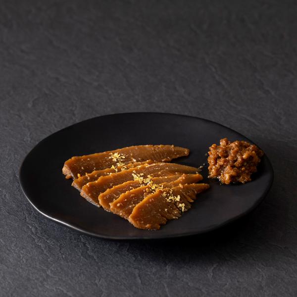 【商品について】弊社で製造をした味噌に筍(たけのこ)を漬け込んだ味噌漬けです。お酒の肴に、ごはんのお供にお召し上がり下さい。＜商品の命名に関して＞弊社は、小松市安宅町で創業百年を超える味噌製造と筍の加工業者でもあります。ある時に、味噌蔵にあ...