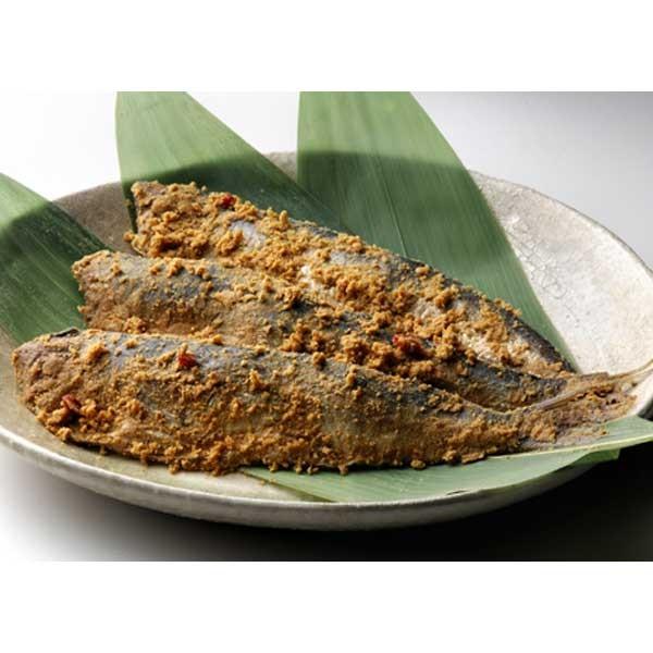 【商品について】「へしこ」は、魚の糠漬けのことで、若狭地方に伝わる伝統的な保存食です。鯖が最も代表格ですが、銭福屋では、ふぐ、いわし、にしんのへしこもご提供しております。少し変わったへしこという名前の語源は、鯖を糠床に「押し込む」を意味する...