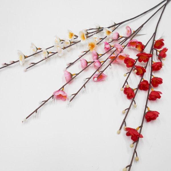 シンプルな紅梅、白梅、ピンクの小枝。お正月、迎春の飾りに。花径：約3cm長さ：約54cm