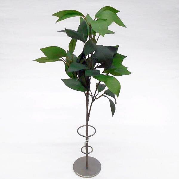 シキビ/シキミの造花。小さめで家庭の仏壇に使いやすいサイズです。葉に光沢がないタイプです。全長：約45cm葉長：約5.5〜7cmよりリアルなシキビも販売しております。