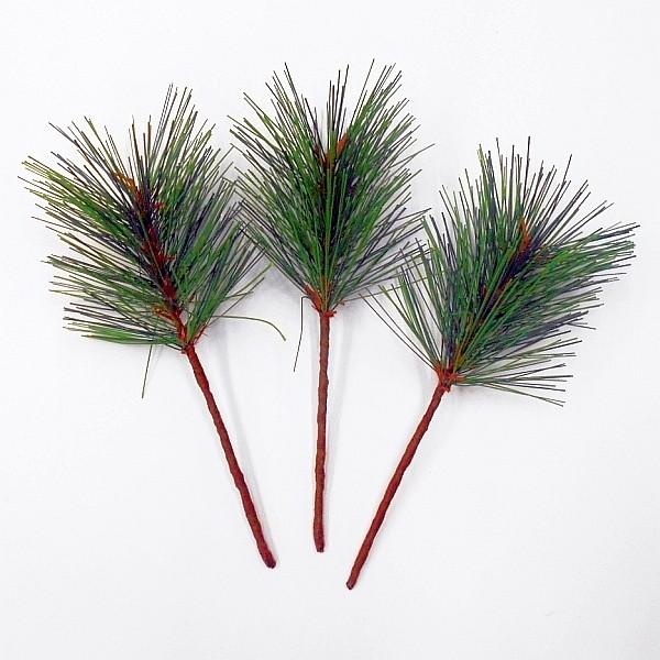 小さい松の造花。お正月の飾りなどに。3本セットです。長さ：約18cm葉長（房の長さ）：約9cm正月飾り、迎春飾り