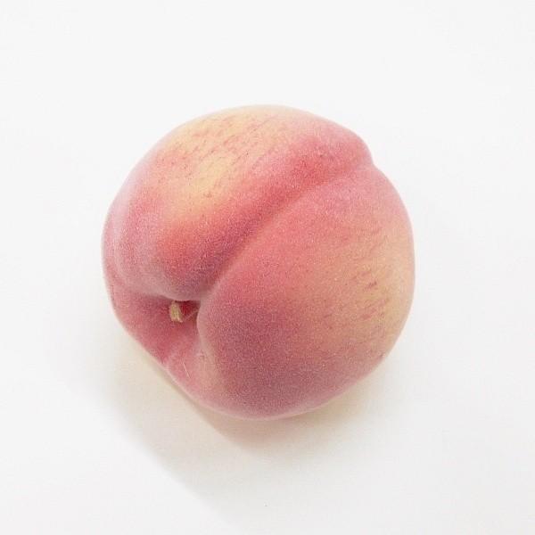 作り物の桃（ピーチ）。触った感じもリアルにできています。 実径：7.5×8cm作り物食べ物・フェイクフルーツ