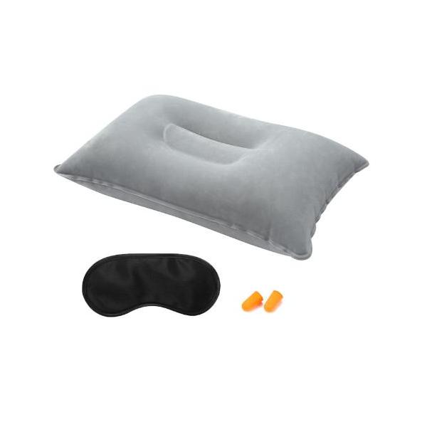 空気を入れて持ち運びも便利なエアーポータブルピローです。耳栓とアイマスクもセットでお買い得！アウトドア、キャンプ、旅行、車中泊、仮眠などでご利用頂けます。表面は肌さわりが良く快適な眠りをサポート！使用しない時は空気を抜いてコンパクトに折り畳...