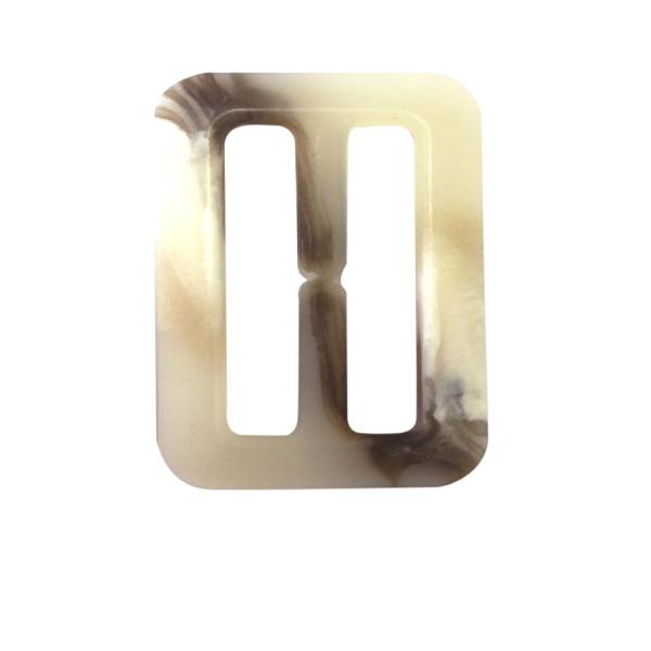 プラスチック製　内径30mm　外径約4,2cm×2.9cm