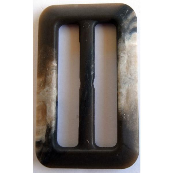 プラスチック製　内径30mm　外径約4,2cm×2.9cm