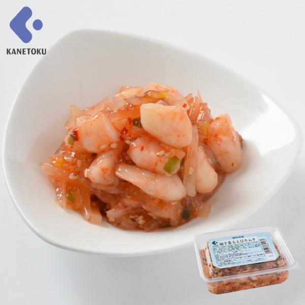 プリプリのえびを、柚子がふわりと香る爽やかなキムチ味に仕上げました。えびは、刺身や寿司ネタで使われる鮮度の良いものを、手作業でぶつ切りにしました。独自製法でプリプリ食感に仕上げ、食べ応えがあります。かね徳で人気のピリッと甘辛なキムチ味に、柚...