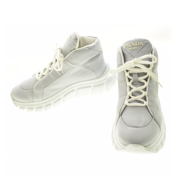 PRADA（プラダ） RE-NYLON 三角ロゴ トライアングルプレート