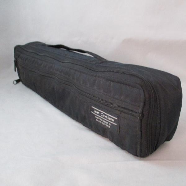 ☆Jean Cavallaroのナイロン製のフルートケースカバーです☆中古ですので使用感はありますが、比較的きれいな状態です☆内寸43cm×10cm×幅6cm☆表面のほこりや汚れ等はできるかぎり除去して気持よく使っていただけるよう努めており...