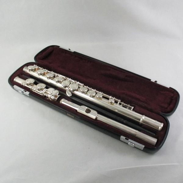 ・YAMAHA　YFL-211、YFL-212の従来モデル。フルートをはじめる方に最適のスタンダードモデルです。・本体、ハードケース、クリーニングロッドです。・本体は経年の使用感や使用傷が見られますが、比較的きれいな状態です。・不良タンポ交...