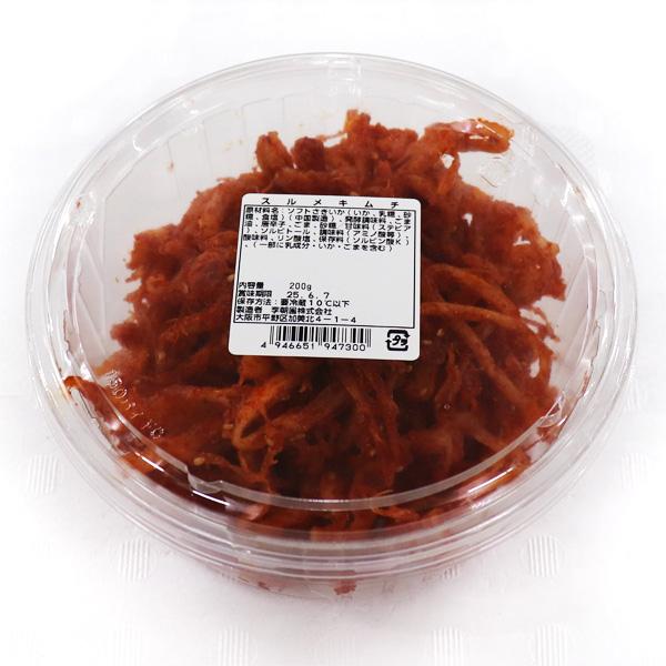 さきいかを唐辛子や水あめ、ごま油などで和えたキムチテイストのおつまみ！辛さ控えめでにんにく不使用です。噛めば噛むほど旨みが溢れます。ぜひ、ご賞味ください〜内容量：２００ｇ【冷蔵便】