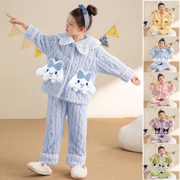 ■商品説明ポリエステル100%◎大人子供兼用のシンプルパジャマです。◎柔らかくお肌に優しい素材を使用したルームウェア◎厚手でふわふわもこもこ着心地が良く、上下セットで防寒対策もバッチリ★キーワード:モコモコ 上下セット こども ふわもこ か...