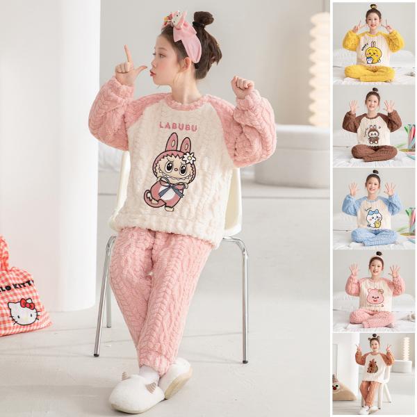 ■商品説明ポリエステル100%◎大人子供兼用のシンプルパジャマです。◎柔らかくお肌に優しい素材を使用したルームウェア◎厚手でふわふわもこもこ着心地が良く、上下セットで防寒対策もバッチリ★キーワード:モコモコ 上下セット こども ふわもこ か...