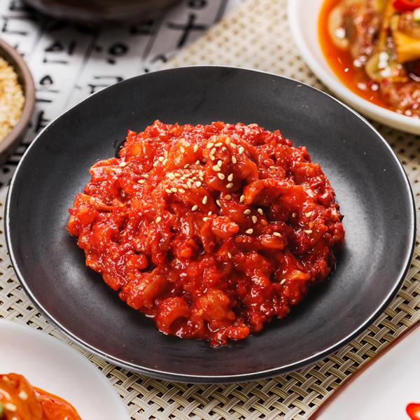 名称タラチャンジャ（塩辛唐辛子漬け） 原材料名真鱈の胃袋（ノルウェー・米国）、唐辛子、ニンニク、生姜、コーンスターチ、いりこだしの素、牛肉だしの素、胡麻油、発酵調味料、ミリン、ゴマ、塩、砂糖／調味料（アミノ酸等）（原材料の一部に小麦、乳成分...