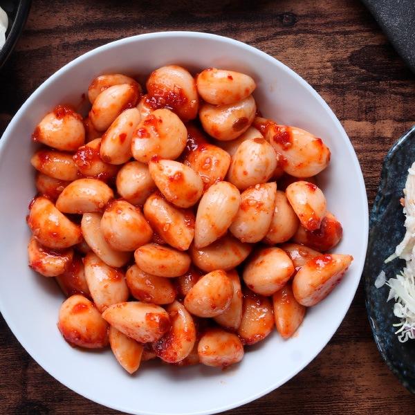 商品名 [自家製]ニンニクの漬物(辛口)品目 漬物原材料 二ンニク(中国)、漬け原材料(食塩、酢)、pH調 整剤、甘味料(アスパルテーム)、保存料(ソルビン酸K)、L-グルタミン酸ナトリウム [ヤンニョム] 魚エキス、唐辛子粉、生姜、食塩、...